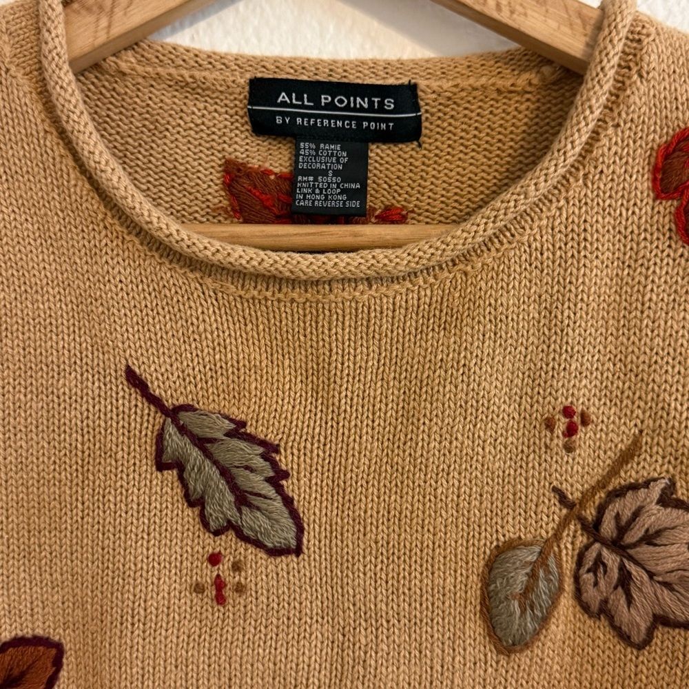 Leaf Patterned Sweater - Picture 2 of 6